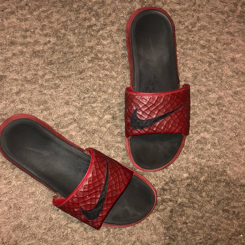 Maroon/black Nike slides
